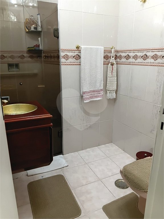 Sobrado em condomínio fechado com 3 dormitórios e 100m2