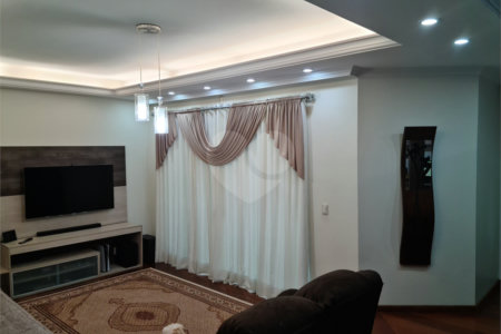 Casa à venda com 5 quartos, sendo 1 suíte, em Vila Lavínia, Mogi das Cruzes, SP