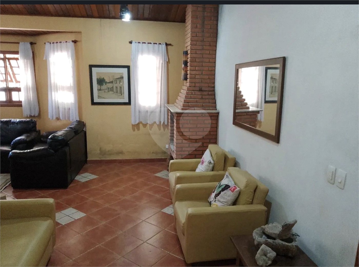 Casa à venda com 4 quartos, sendo 1 suíte, no condomínio Quinta da Cachoeira, Embu das Artes - SP