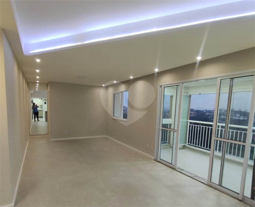 Apartamento à venda com 3 quartos, sendo 2 suítes,  em Jardim Arpoador, São Paulo, SP