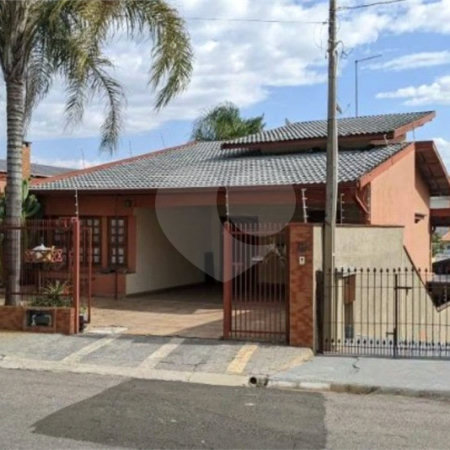 Casa à venda com 3 quartos, sendo 1 suíte, no Centro, Vinhedo, SP