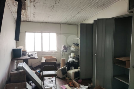Casa à venda com 4 quartos em Vila Anastácio, São Paulo, SP