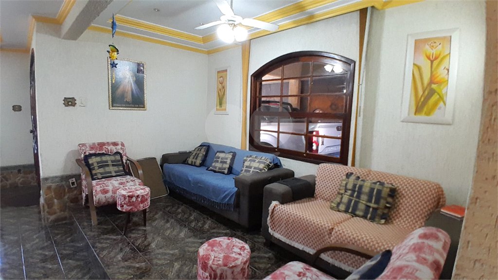 Casa à venda com 4 quartos, sendo 1 suíte, em Bangu, Rio de Janeiro, RJ