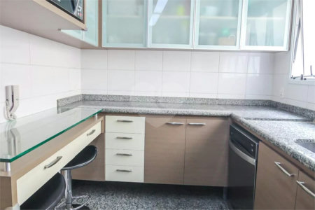 Apartamento à venda com 3 suítes em Real Parque, São Paulo, SP