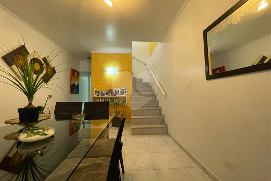 Sobrado à venda com 3 quartos, sendo 1 suíte, em Vila Paiva, São Paulo, SP