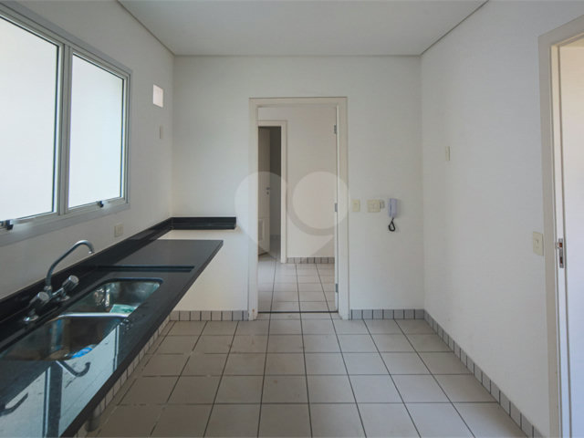 Casa à venda com 3 suítes no condomínio Bristol Village, São Paulo - SP