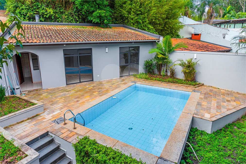 Casa à venda com 4 quartos, sendo 2 suítes, em Jardim Marajoara, São Paulo, SP