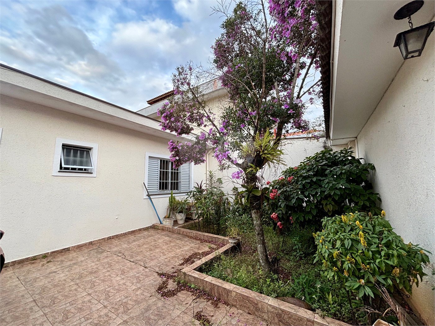 Sobrado à venda com 6 quartos, sendo 5 suítes, em Tremembé, São Paulo, SP