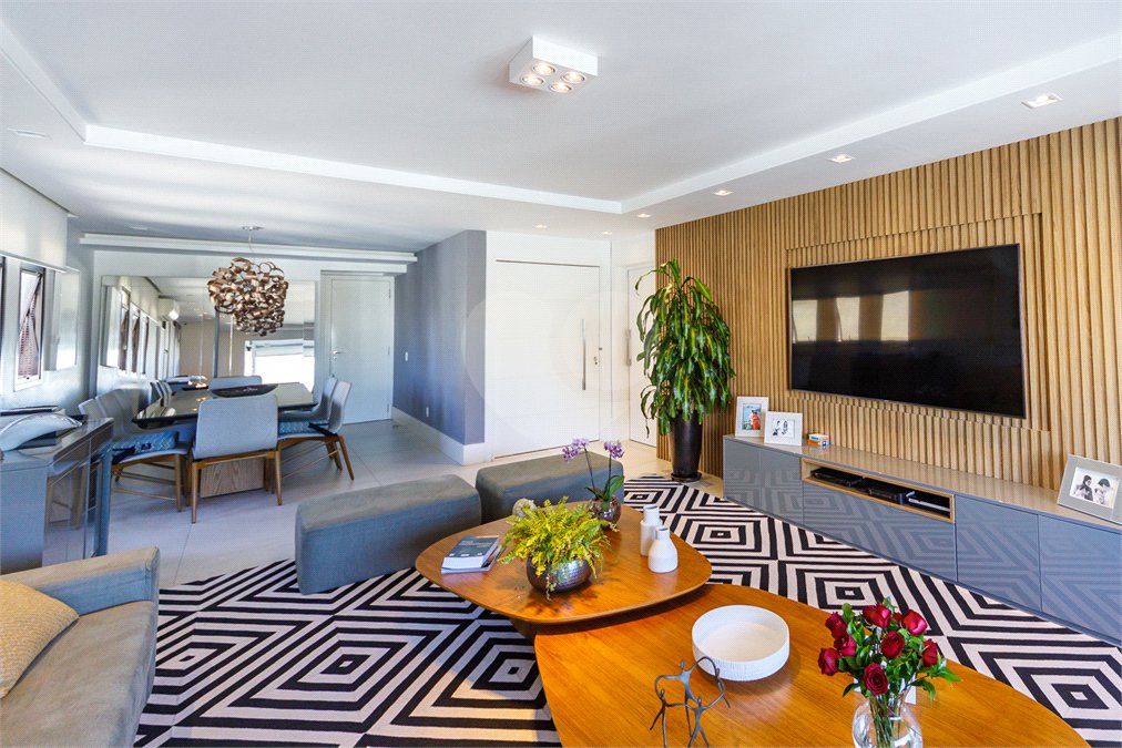 Apartamento de 149,51m2, 3 dormitórios, 1 suíte, toalete social, living 2 ambientes, 2 vagas fixas e lazer completo em Higienópolis.