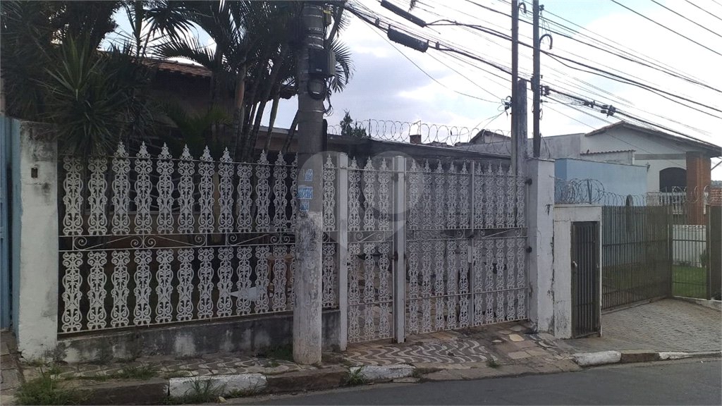 Casa à venda com 3 quartos, sendo 1 suíte,  no Centro, Poá, SP