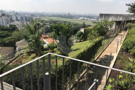 Sobrado à venda com 5 quartos, sendo 1 suíte, em Jardim São Bento, São Paulo, SP