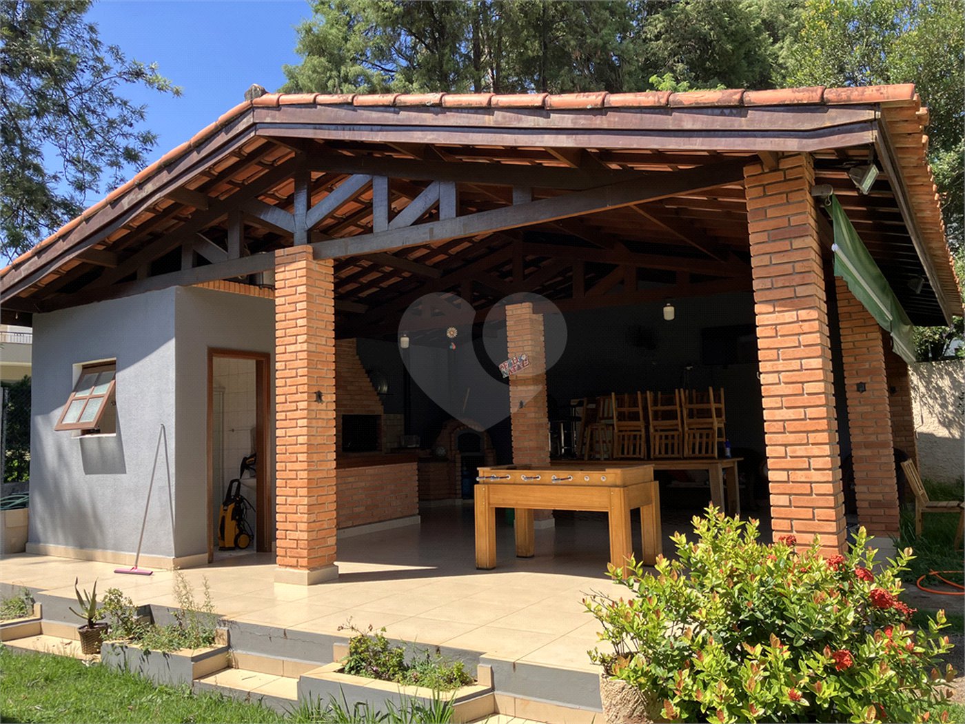 Casa à venda com 4 quartos, sendo 2 suítes, no condomínio Vivendas do Lago, Sorocaba - SP
