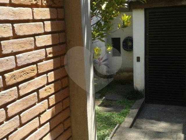 Sobrado à venda com 5 quartos, sendo 1 suíte,  em Tremembé, São Paulo, SP