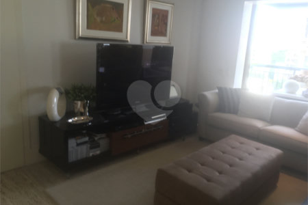 Apartamento à venda com 4 quartos, sendo 3 suítes, em Moema, São Paulo, SP
