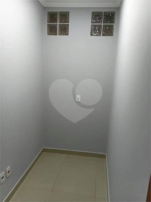 Casa à venda com 3 quartos, sendo 1 suíte,  no condomínio Residencial Eldorado, São Carlos - SP