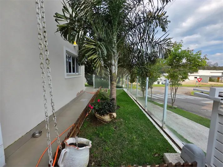 Casa à venda com 3 quartos, sendo 1 suíte,  no condomínio Santa Isabel I, Louveira - SP