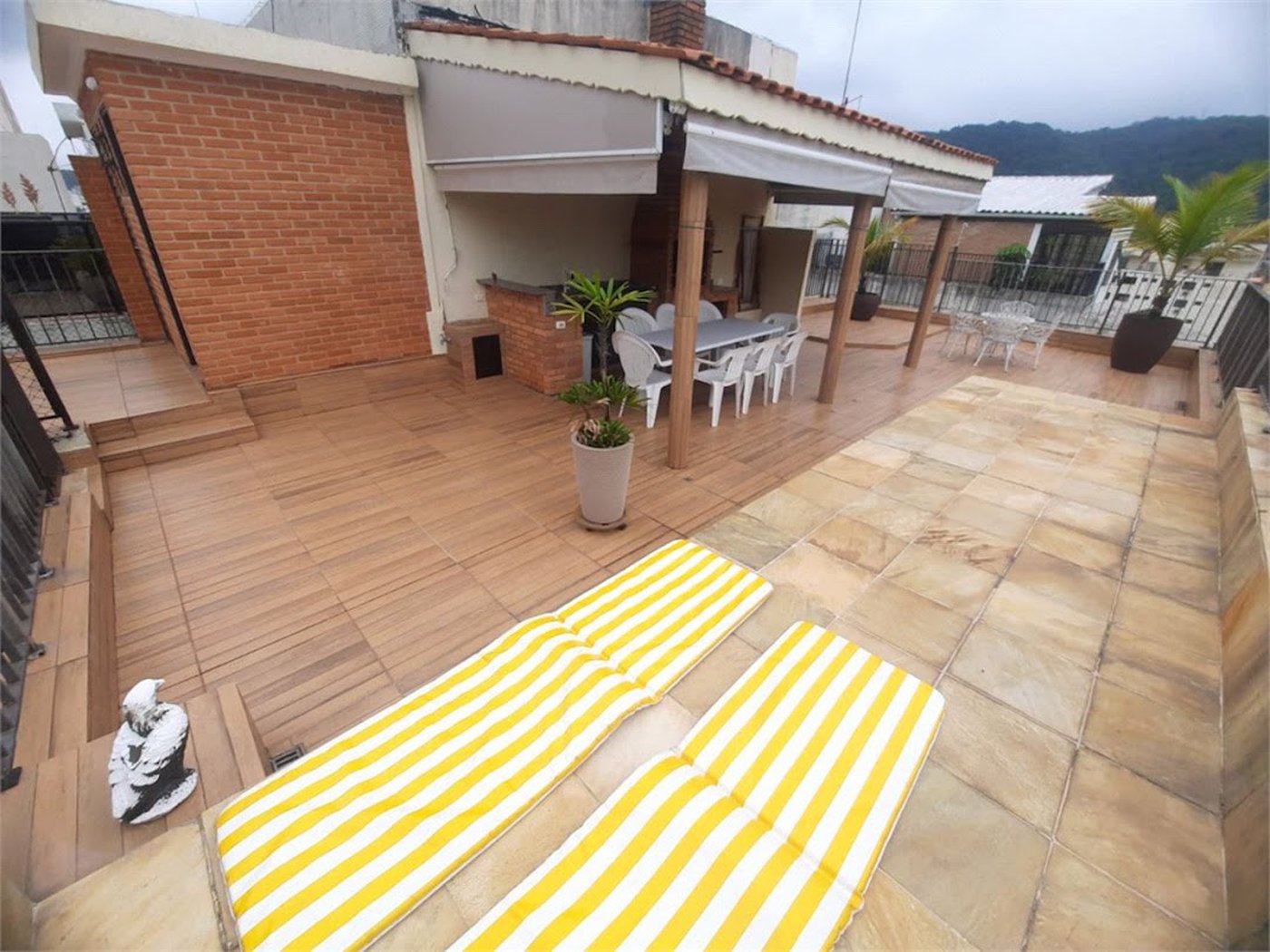 Apartamento com 3 dormitórios à venda, 202 m² por R$ 750.000,00 - Jardim Belmar - Guarujá/SP