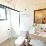 Casa à venda com 4 quartos, sendo 1 suíte, no condomínio Residencial Pinheiros do Lago, Alambari - SP