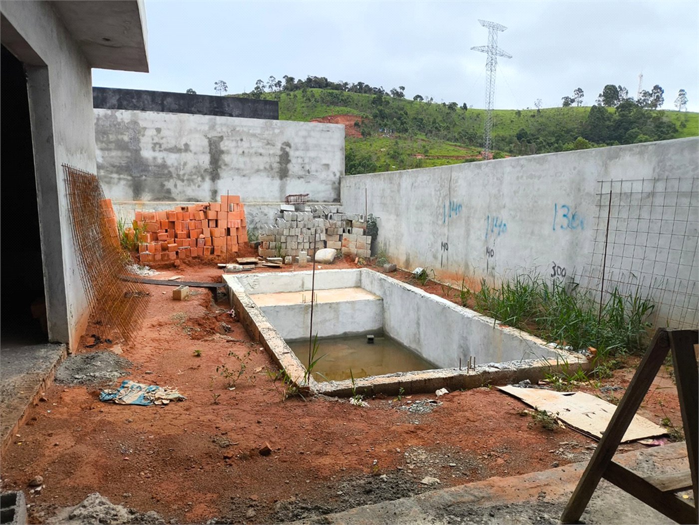 Casa à venda com 3 quartos, sendo 1 suíte, no condomínio Loteamento Parque Residencial Serras de Atibaia Ii, Atibaia - SP