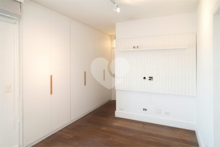 Apartamento à venda com 2 quartos, sendo 1 suíte, em Campo Belo, São Paulo, SP