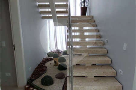 Casa à venda com 4 suítes no condomínio Figueira Garden, Atibaia - SP