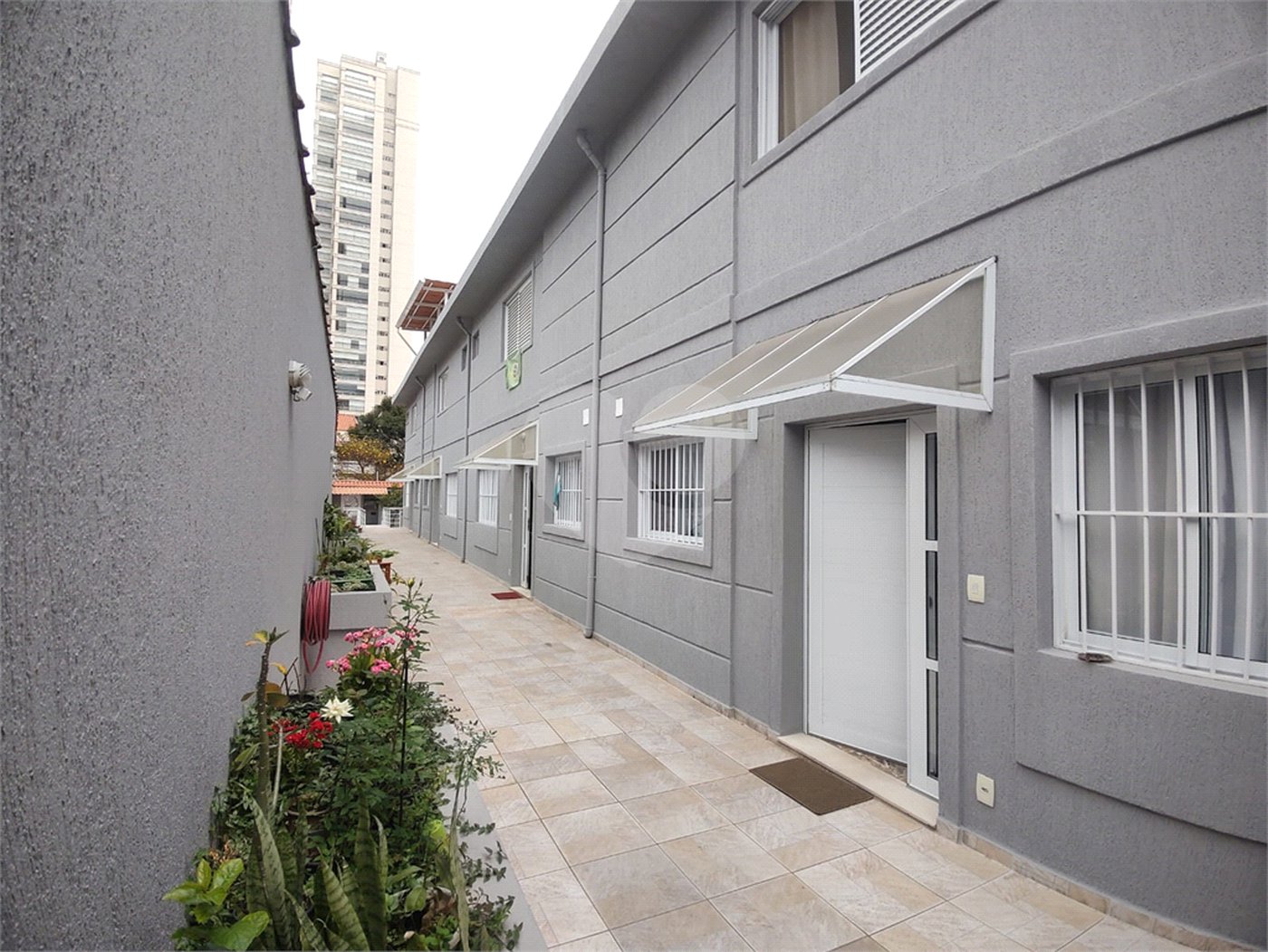 Casa à venda com 2 suítes no condomínio Morada das Hortênsias, São Paulo - SP