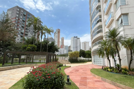 Apartamento à venda com 4 quartos, sendo 3 suítes, em Vila Andrade, São Paulo, SP