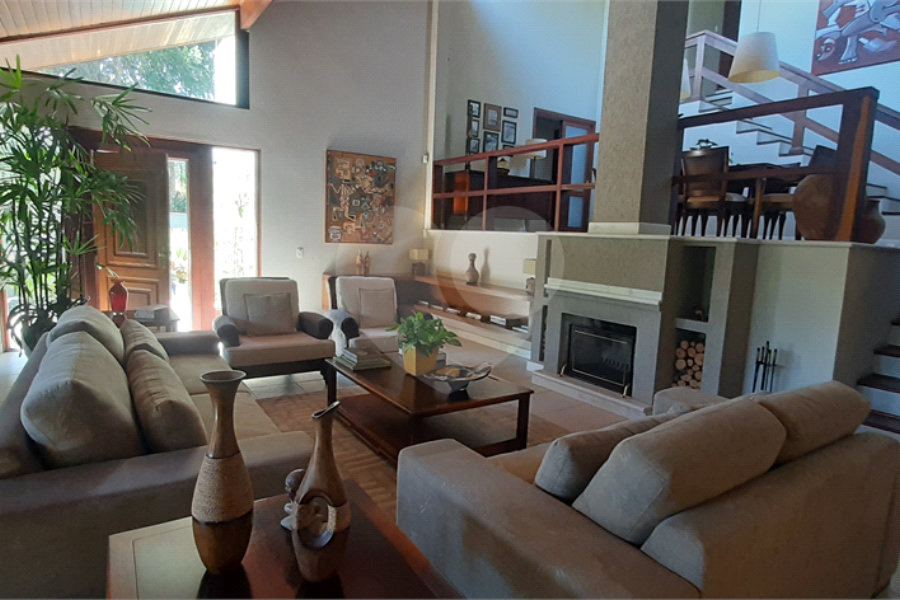 Casa à venda com 4 quartos, sendo 3 suítes, no condomínio Sausalito, Mairiporã - SP