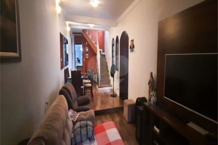 Sobrado à venda com 4 quartos, sendo 1 suíte, em Vila Marari, São Paulo, SP