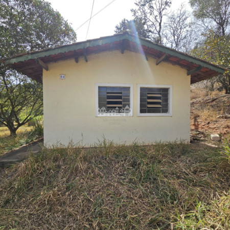 Chácara à venda com 2 quartos em Estância Santa Maria do Laranjal, Atibaia, SP