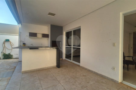 Casa à venda com 3 quartos, sendo 1 suíte, no condomínio Lago da Serra, Araçoiaba da Serra - SP