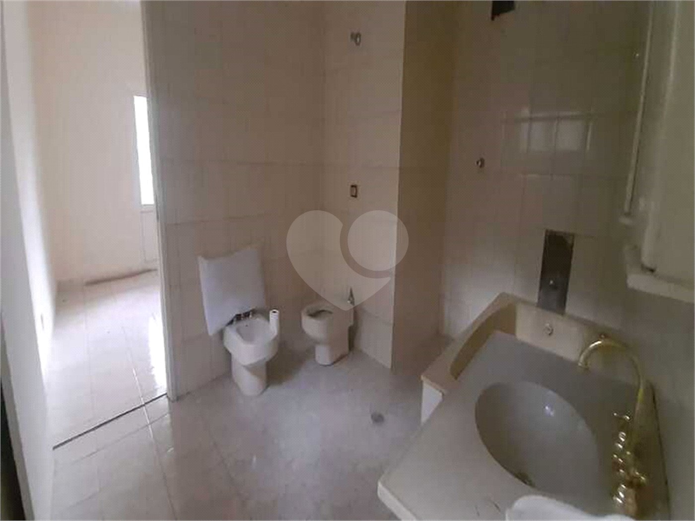 Sobrado à venda com 4 quartos, sendo 2 suítes, em Serra da Cantareira, Mairiporã, SP