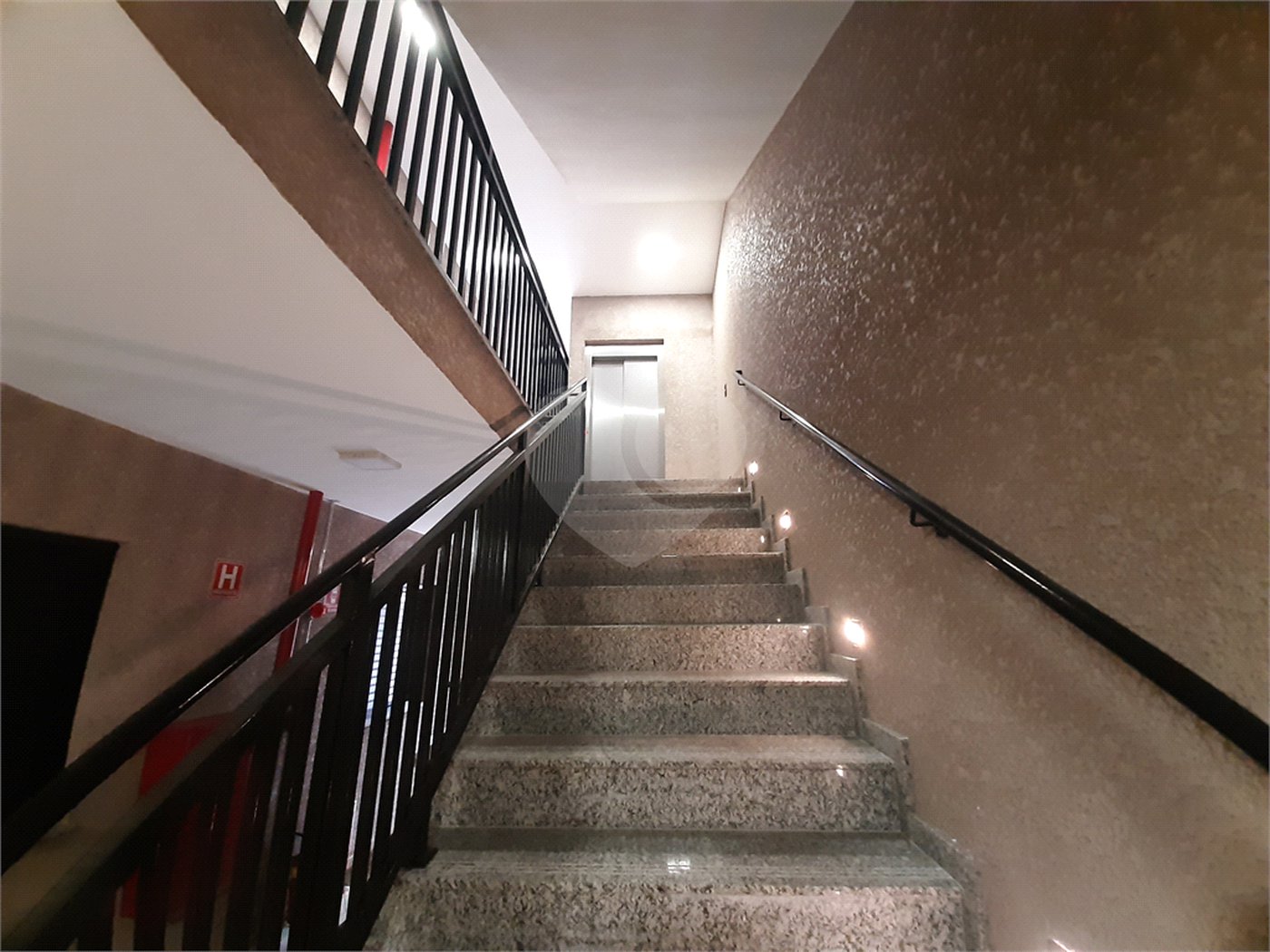 Apartamento VENDER na Vila Nivi, com 37m2, 2 quartos, 2 banheiro, sala, cozinha, SEM vaga