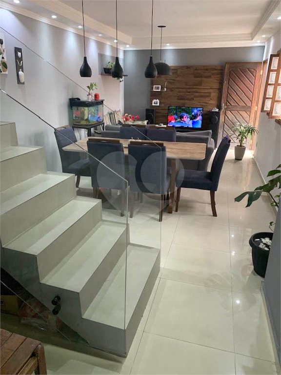 Sobrado à venda com 3 quartos, sendo 1 suíte, em Vila São Paulo, Mogi das Cruzes, SP