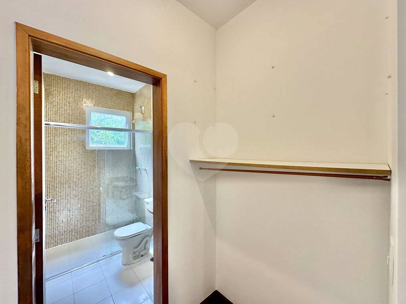 Casa à venda com 4 suítes no condomínio Recanto Impla, Carapicuíba - SP