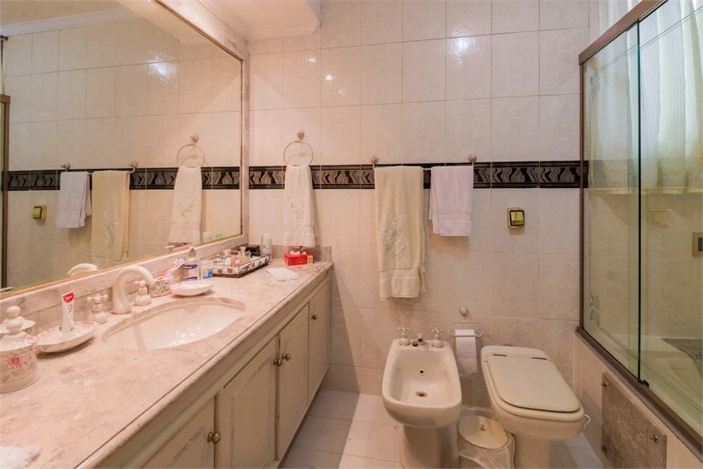 Casa à venda com 4 quartos, sendo 3 suítes,  em Vila Sônia, São Paulo, SP