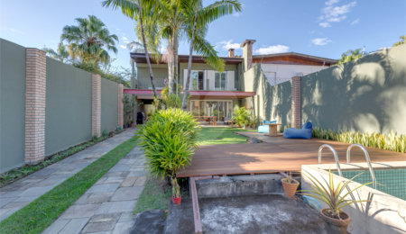 Casa à venda com 4 quartos, sendo 2 suítes,  em Alto da Boa Vista, São Paulo, SP