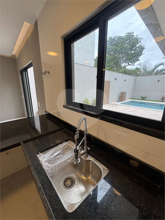 Casa à venda com 5 quartos, sendo 4 suítes, no condomínio Grand Park, Rio de Janeiro - RJ