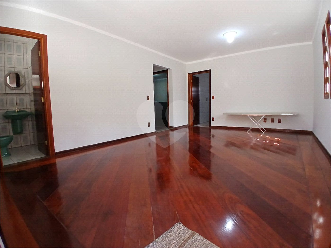 Casa à venda com 5 quartos, sendo 3 suítes, em Vila Santista, Atibaia, SP