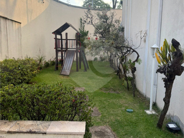 Casa à venda com 3 quartos, sendo 1 suíte,  no condomínio Villas de São Francisco, São Paulo - SP