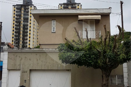 Sobrado à venda com 3 suítes em Vila Gumercindo, São Paulo, SP