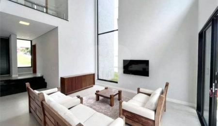 Casa à venda com 3 suítes no condomínio Ninho Verde II, Pardinho - SP
