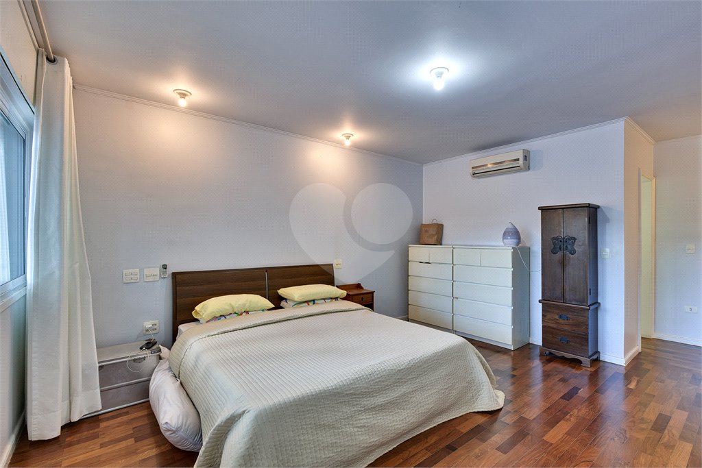 Casa à venda com 4 suítes em Jardim Cordeiro, São Paulo, SP