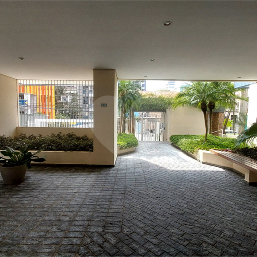 Apartamento à venda com 3 quartos, sendo 1 suíte, em Vila Olímpia, São Paulo, SP