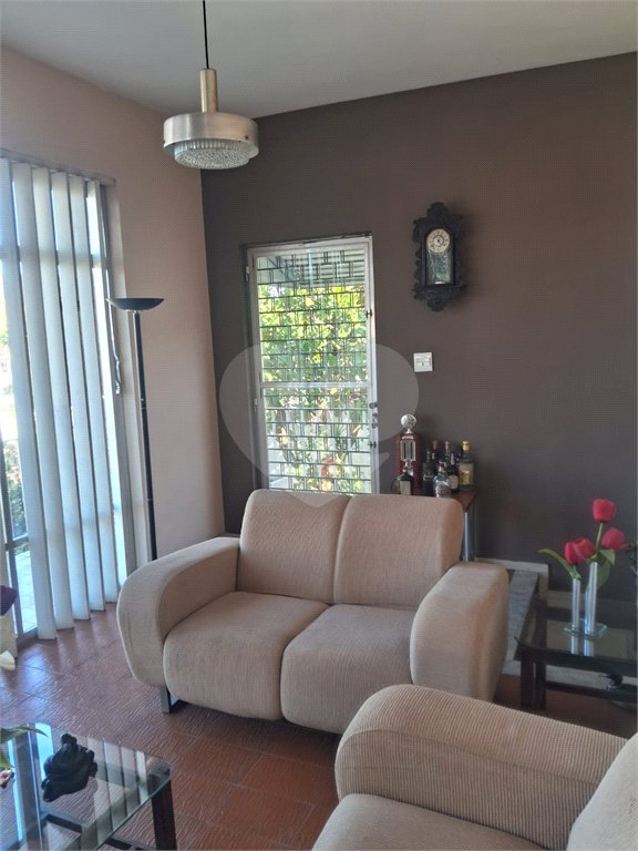 Casa à venda com 3 quartos, sendo 2 suítes, no condomínio Rio Bon, Rio de Janeiro - RJ