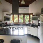 Casa à venda com 4 quartos, sendo 3 suítes, no condomínio Alpes da Cantareira, Mairiporã - SP