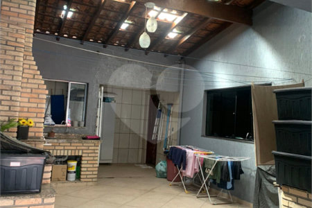 Sobrado à venda com 3 quartos em Calmon Viana, Poá, SP