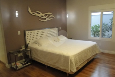 Casa à venda com 3 quartos, sendo 1 suíte, no condomínio Associação Amigos da Malota, Jundiaí - SP