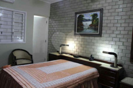 Casa à venda com 3 quartos, sendo 1 suíte, em Vila das Mercês, São Paulo, SP