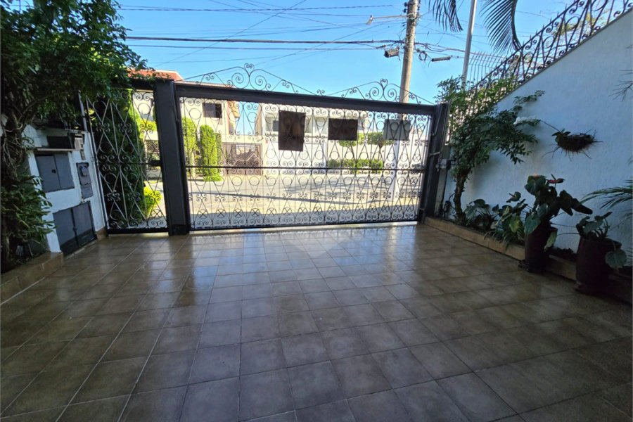 Casa à venda com 4 quartos, sendo 1 suíte, em Vila Paiva, São Paulo, SP